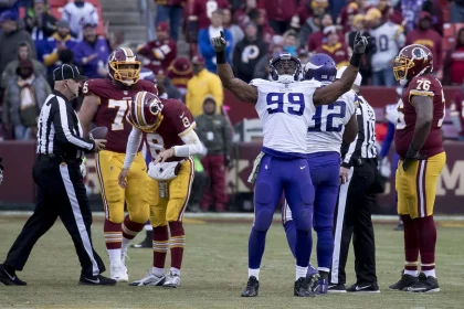 Danielle Hunter (38348666002)