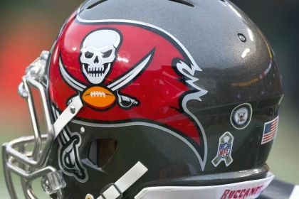 Tampa Bay Buccaneers Helm JPP