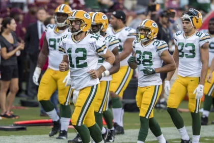 Aaron Rodgers (36287108280)