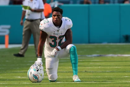 October 13, 2019, Miami Gardens, Florida, USA: Miami Dolphins running back Kenyan Drake (32) watches a replay on the scr
