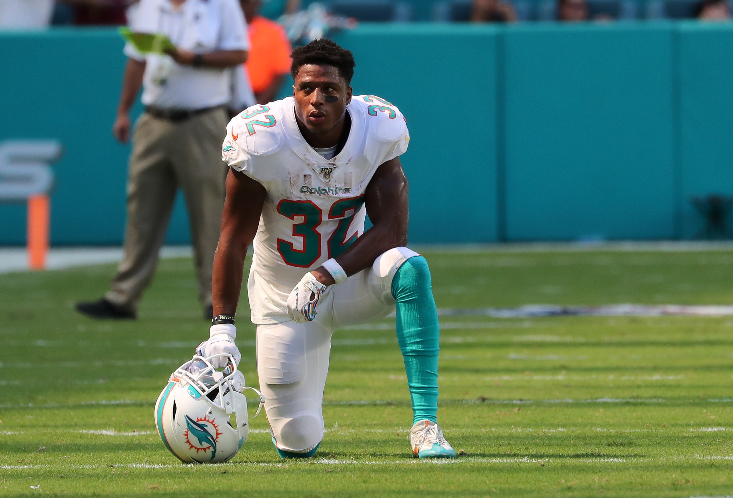 October 13, 2019, Miami Gardens, Florida, USA: Miami Dolphins running back Kenyan Drake (32) watches a replay on the scr