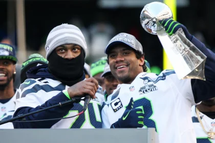 Russell_Wilson,_Marshawn_Lynch_with_Lombardi_Trophy