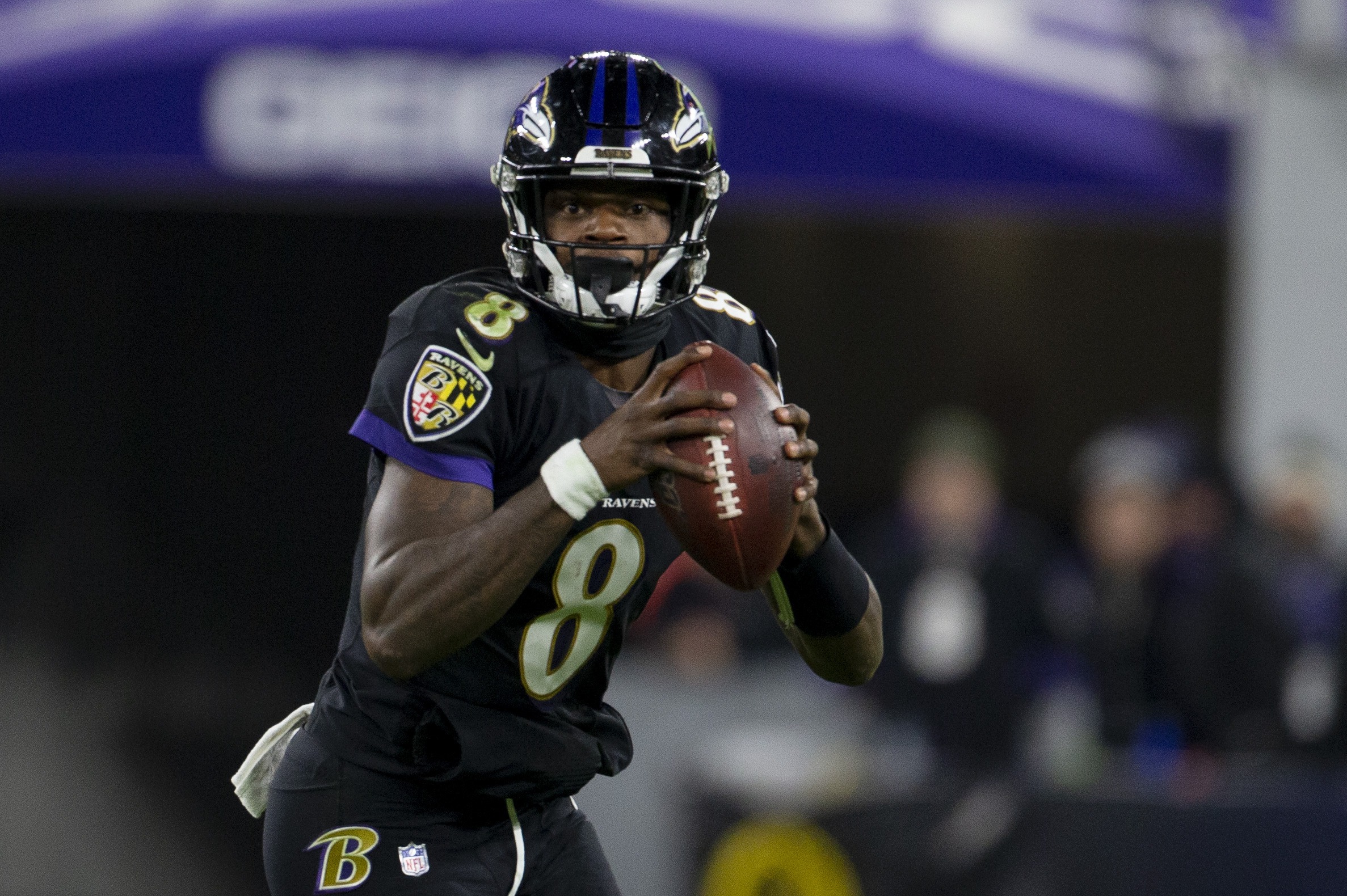 Baltimore Ravens quarterback Lamar Jackson (8) runs the ball in the 3rd quarter against New York Jets at M&T Bank Stadiu