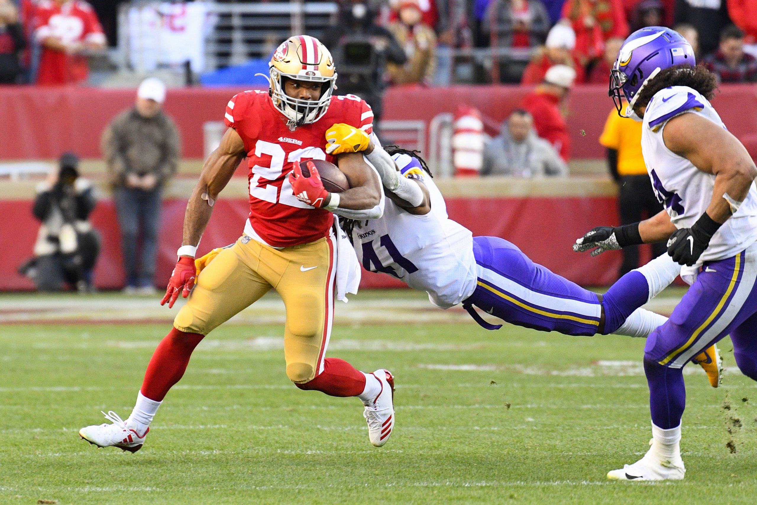 SANTA CLARA, CA - JANUARY 11: San Francisco 49ers Running Back Matt Breida 22 runs as Minnesota Vikings Safety Anthony Harris 41 tries to tackle him during the NFC Divisional Playoff game between the Minnesota Vikings and the San Francisco 49ers on January 11, 2020, at Levi s Stadium in Santa Clara, CA. Photo by Brian Rothmuller/Icon Sportswire NFL, American Football Herren, USA JAN 11 NFC Divisional Playoff - Vikings at 49ers Icon200111027