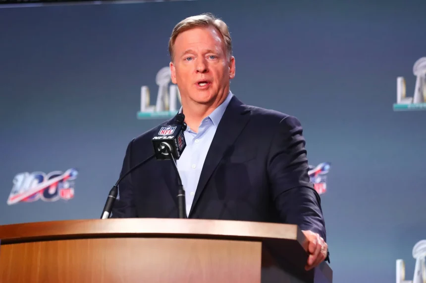 MIAMI, FL - JANUARY 29: NFL, American Football Herren, USA Commissioner Roger Goodell speaks during the Commissioners pr