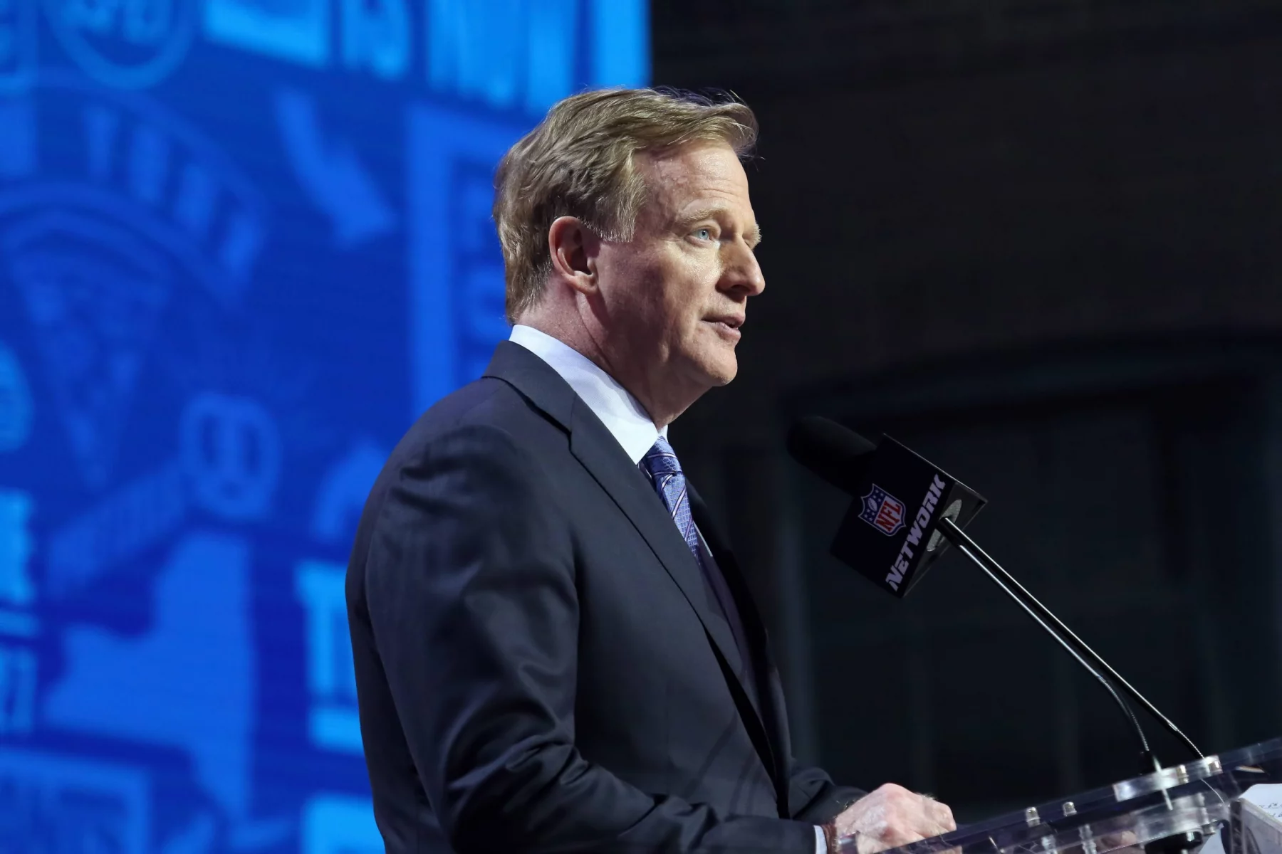 NASHVILLE, TN - APRIL 25: NFL American Football Herren USA Commissioner Roger Goodell during the first round of the 2019 NFL Draft on April 25, 2019, at the Draft Main Stage on Lower Broadway in downtown Nashville, TN. (Photo by Michael Wade/Icon Sportswire) NFL: APR 25 2019 NFL Draft PUBLICATIONxINxGERxSUIxAUTxHUNxRUSxSWExNORxDENxONLY Icon0425191752019