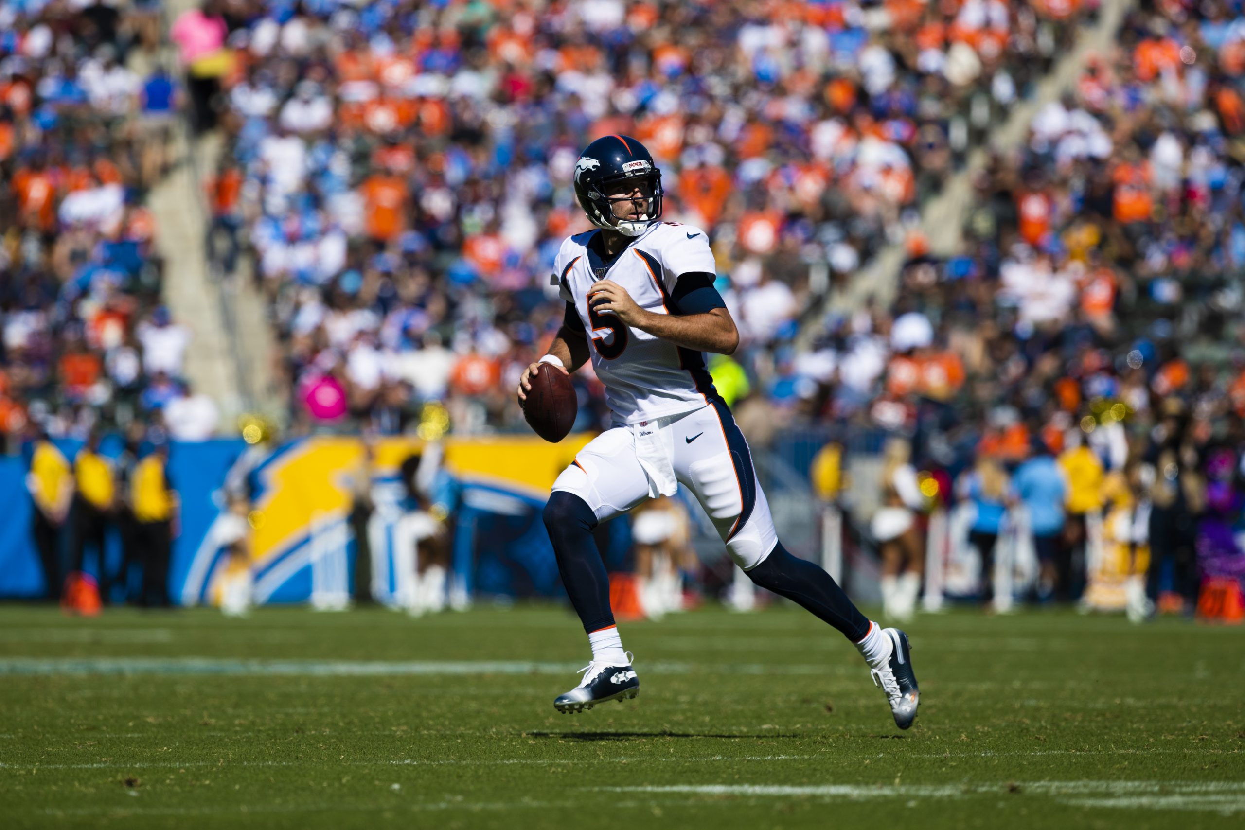 LOS ANGELES, CA - OCTOBER 06: Denver Broncos quarterback Joe Flacco (5) rolls out to pass during the NFL, American Footb