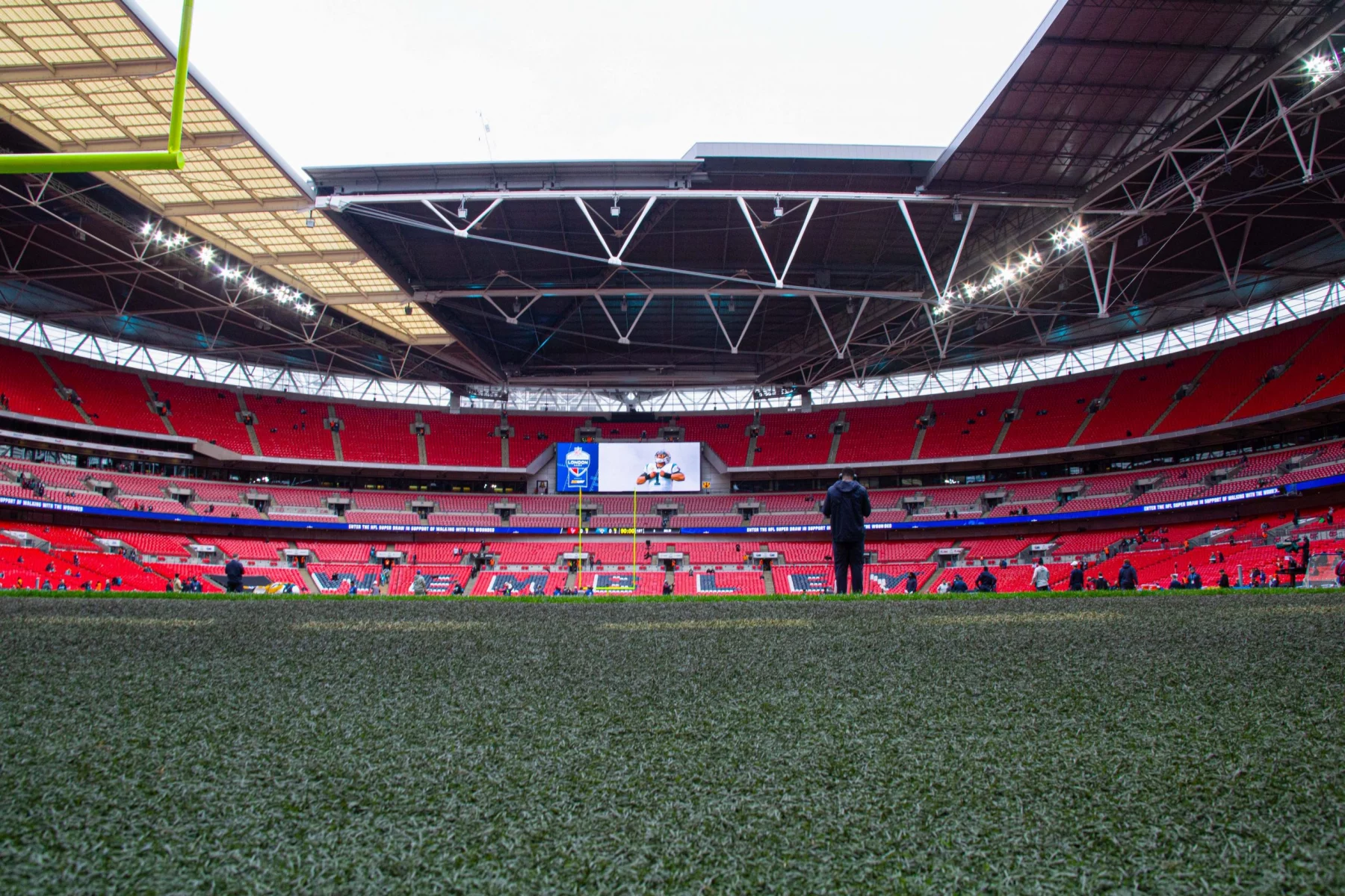 Jacksonville Jaguars LONDON, ENG - NOVEMBER 03: A ground level view of the field at Wembley Stadium before the NFL, American Football Herren,