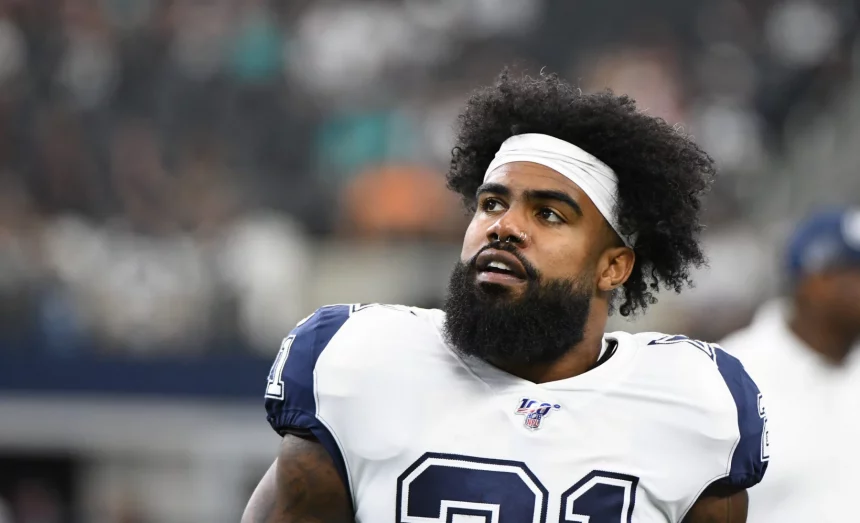 Dallas Cowboys Ezekiel Elliot prior to the Miami Dolphins NFL, American Football Herren, USA game AT&T Stadium in Arling