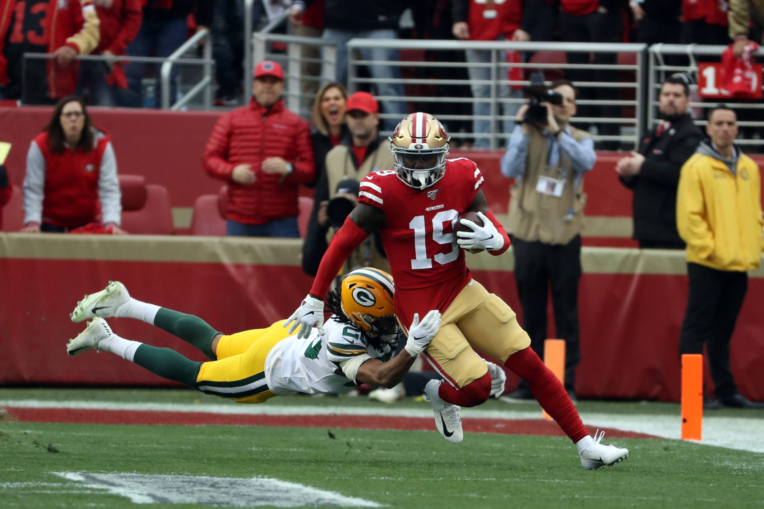 SANTA CLARA, CA - JANUARY 19: San Francisco 49ers Wide Receiver Deebo Samuel (19) runs through a tackle after a catch du