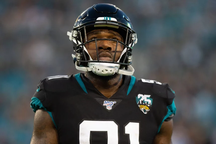 JACKSONVILLE, FL - DECEMBER 29: Jacksonville Jaguars Defensive End Yannick Ngakoue (91) during the game between the Indi