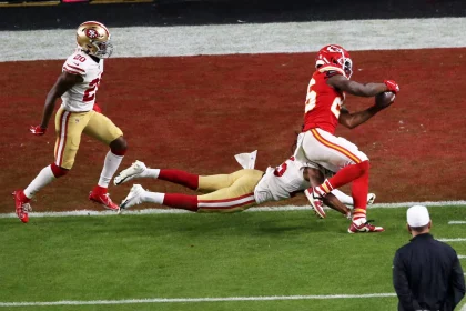(200203) -- MIAMI, Feb. 3, 2020 -- Kansas City Chiefs player Damien Williams (1st R) scores a touchdown during the NFL,