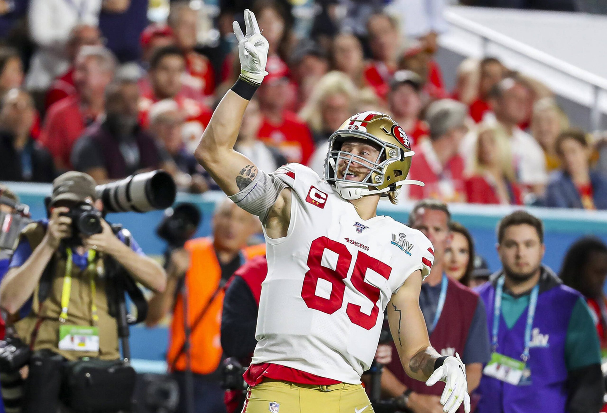 February 2, 2020, Miami Gardens, FL, USA: San Francisco 49ers tight end George Kittle 85 reacts after catching a first-half pass against the Kansas City Chiefs during Super Bowl LIV at Hard Rock Stadium in Miami Gardens, Fla., on Sunday, Feb. 2, 2020. Miami Gardens USA - ZUMAm67_ 20200202_zaf_m67_145 Copyright: xCharlesxTrainorxJrx