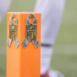 Salary Cap 2021 - Private Equity - The NFL American Football Herren USA Shield with a camouflage ribbon behind it fo