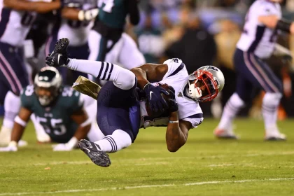 PHILADELPHIA, PA - NOVEMBER 17: New England Patriots Wide Receiver Mohamed Sanu (14) makes a reception in the first half
