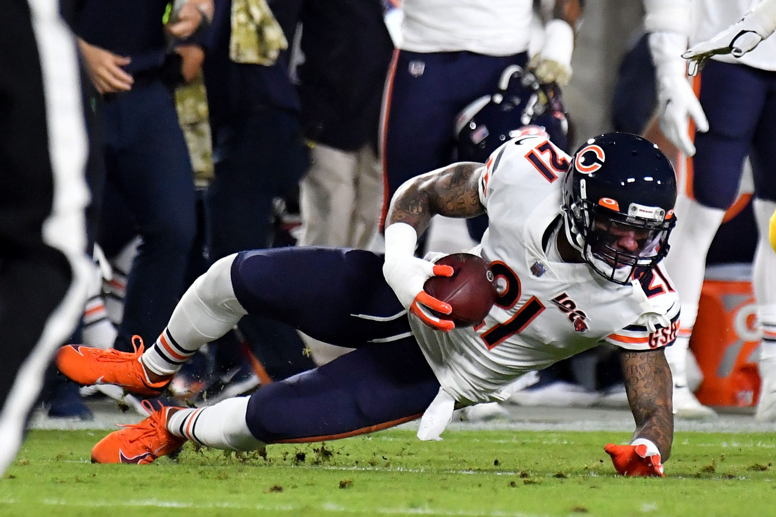 November 17, 2019 Los Angeles, CA.Chicago Bears strong safety Ha Ha Clinton-Dix 21 recovers the fumble from Los Angeles