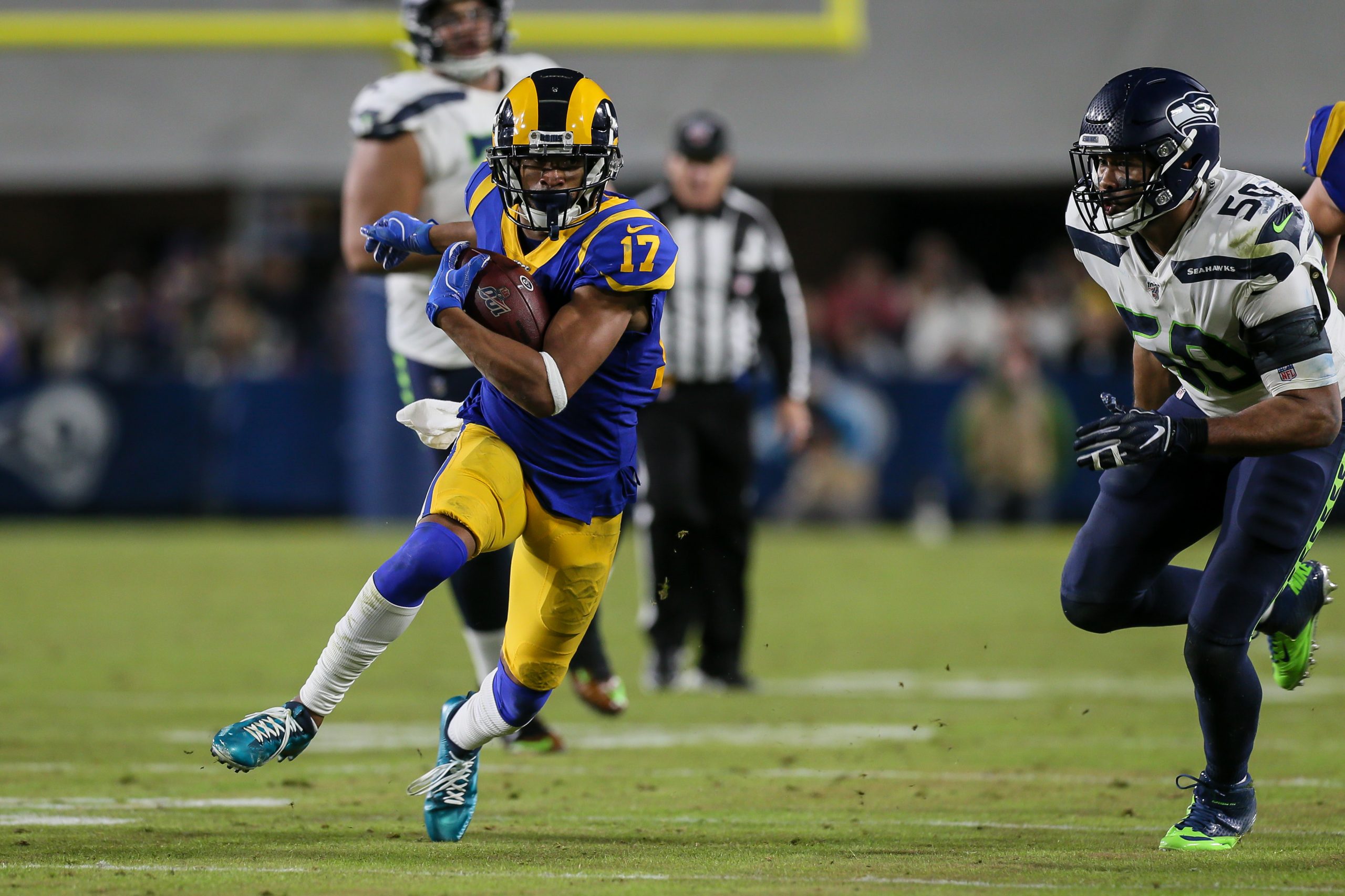 LOS ANGELES, CA - DECEMBER 08: Los Angeles Rams wide receiver Robert Woods (17) runs for a first down during the NFL, Am