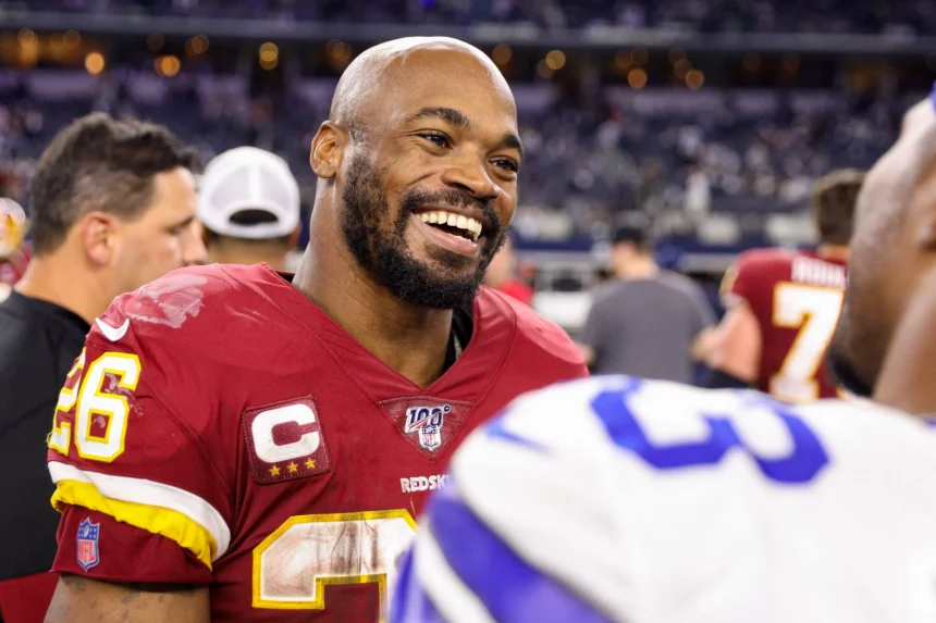 ARLINGTON, TX - DECEMBER 29: Washington Redskins Running Back Adrian Peterson (26) talks with players after the NFC East
