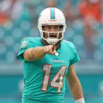 December 22, 2019, Miami Gardens, FL, USA: Miami Dolphins quarterback Ryan Fitzpatrick directs action at Hard Rock Stadium in Miami Garden, Fla., on December 22, 2019. Miami Gardens USA - ZUMAm67 20191222zafm67106 Copyright: xJohnxMccallx
