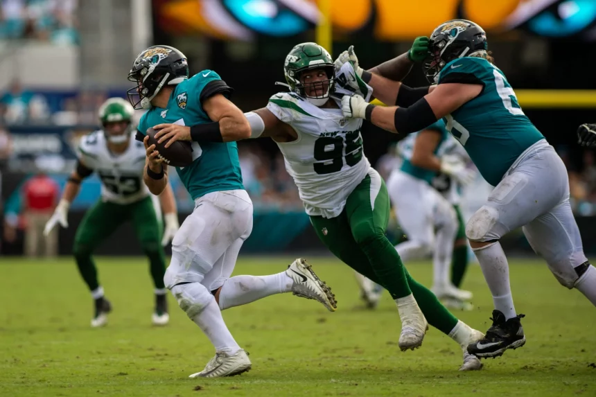 October 27, 2019, Jacksonville, Florida, USA: Jacksonville Jaguars quarterback GARDNER MINSHEW (15) escapes the reach of