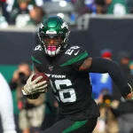 EAST RUTHERFORD, NJ - NOVEMBER 10: New York Jets running back Le Veon Bell (26) runs during the first quarter of the Nat