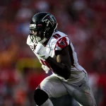 TAMPA, FL - DECEMBER 29: Atlanta Falcons Wide Receiver Julio Jones (11) runs a route during the Tampa Bay Buccaneers gam