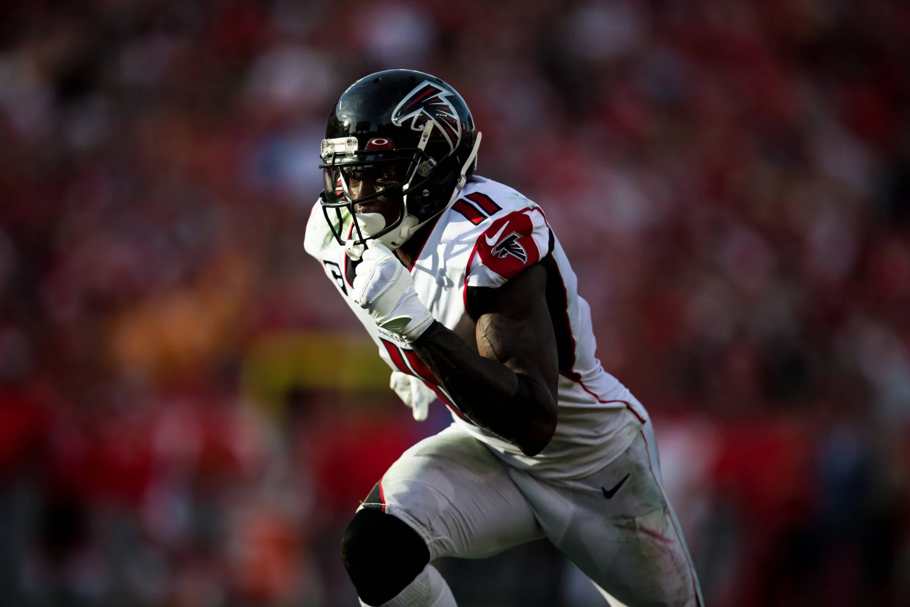 TAMPA, FL - DECEMBER 29: Atlanta Falcons Wide Receiver Julio Jones (11) runs a route during the Tampa Bay Buccaneers gam
