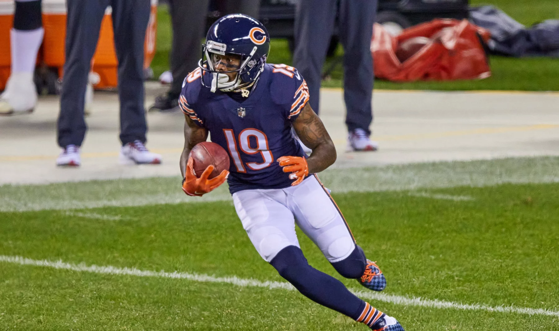 CHICAGO, IL - OCTOBER 08: Chicago Bears Wide Receiver Ted Ginn (19) runs with the football in game action during a NFL,