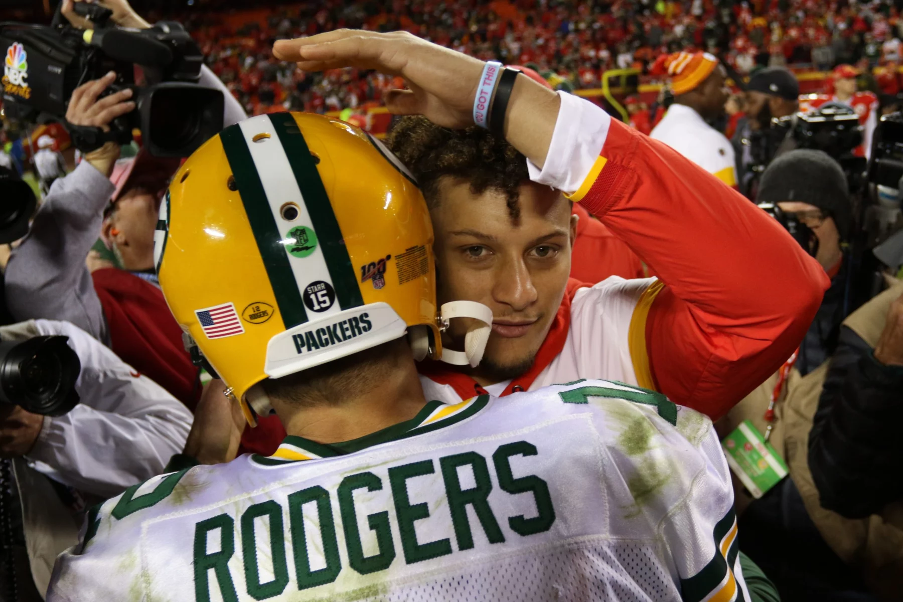 KANSAS CITY, MO - OCTOBER 27: Green Bay Packers quarterback Aaron Rodgers (12) and Kansas City Chiefs quarterback Patric