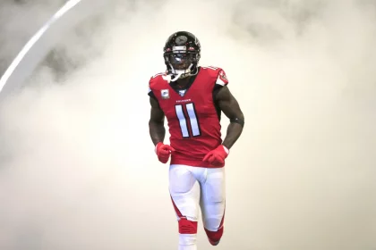ATLANTA, GA - NOVEMBER 24: Julio Jones (11) of the Atlanta Falcons enters the field for the NFL, American Football Herre