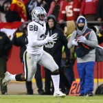 KANSAS CITY, MO - DECEMBER 01: Oakland Raiders running back Josh Jacobs 28 during a 35-yard run late in the second quarter of an AFC West game between the Oakland Raiders and Kansas City Chiefs on December 1, 2019 at Arrowhead Stadium in Kansas City, MO. Photo by Scott Winters/Icon Sportswire NFL, American Football Herren, USA DEC 01 Raiders at Chiefs PUBLICATIONxINxGERxSUIxAUTxHUNxRUSxSWExNORxDENxONLY Icon1912010356