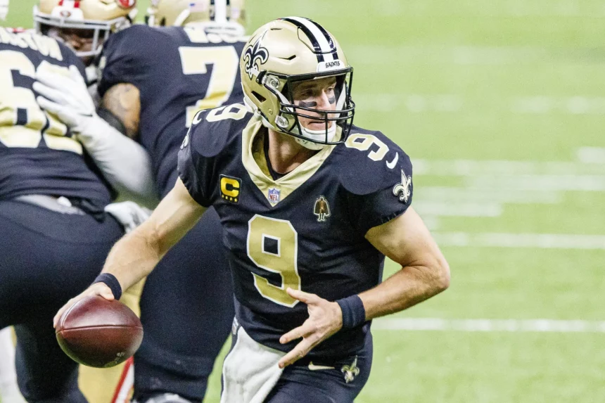 November 15, 2020, New Orleans, LOUISIANA, U.S: New Orleans Saints quarterback Drew Brees looks to pass against the San