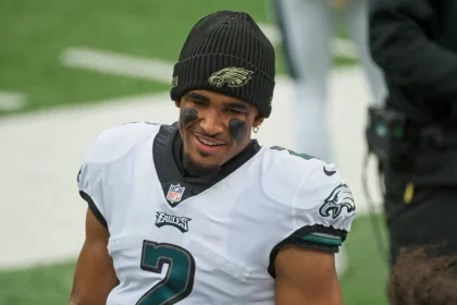 EAST RUTHERFORD, NJ - NOVEMBER 15: Philadelphia Eagles quarterback Jalen Hurts (2) looks on during the game between the