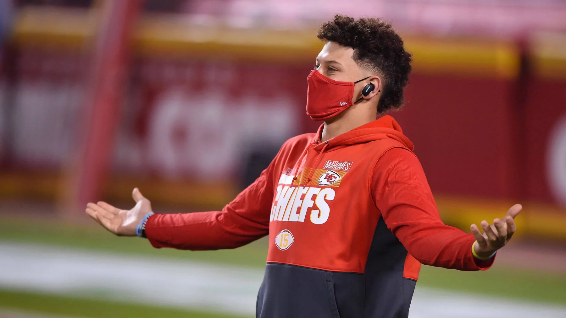 December 10, 2020, Kansas City, MO, USA: Kansas City Chiefs quarterback Patrick Mahomes warms up before taking on the De