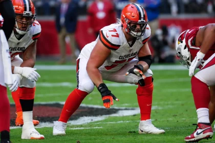 GLENDALE, AZ - DECEMBER 15: Cleveland Browns offensive guard Wyatt Teller (77) sets up for the play during the NFL, Amer