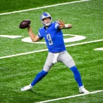 DETROIT, MI - NOVEMBER 1: Detroit Lions quarterback Matthew Stafford (9) throws deep down the field during the Detroit L