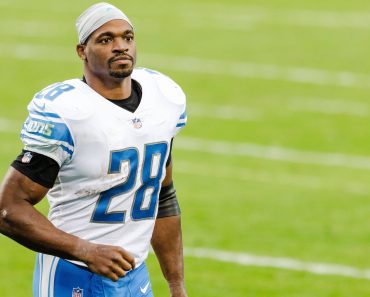 November 22, 2020: Detroit Lions running back Adrian Peterson (28) runs off the field after a loss to the Detroit Lions