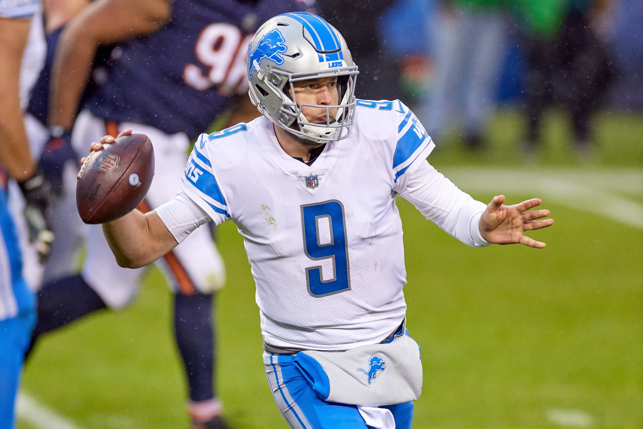 CHICAGO, IL - DECEMBER 06: Detroit Lions quarterback Matthew Stafford (9) throws the football in action during a game be
