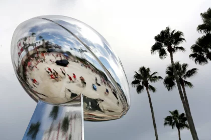 September 19, 2021, TAMPA, Florida, USA: Arriving football fans are reflected in a larger-than-life rendition of the Vi