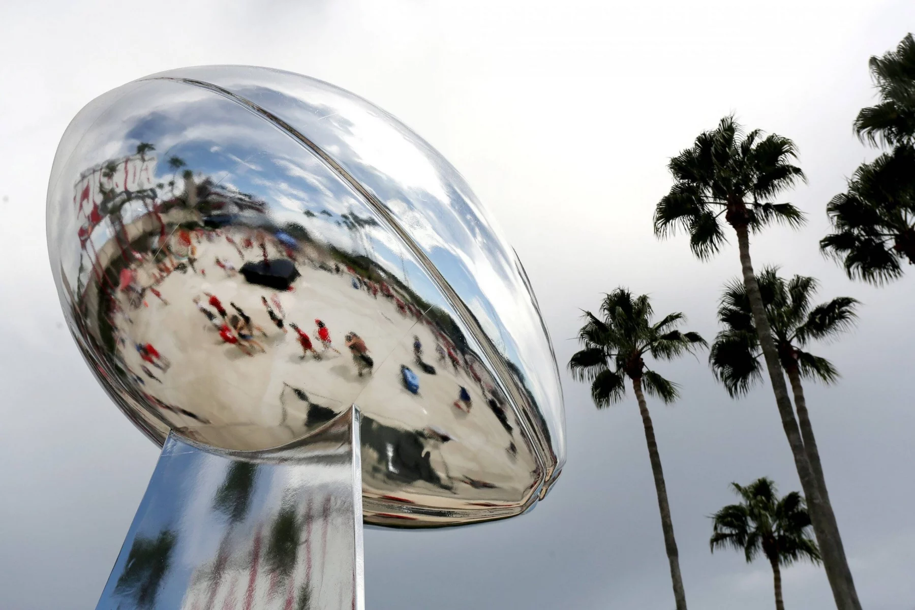 September 19, 2021, TAMPA, Florida, USA: Arriving football fans are reflected in a larger-than-life rendition of the Vi