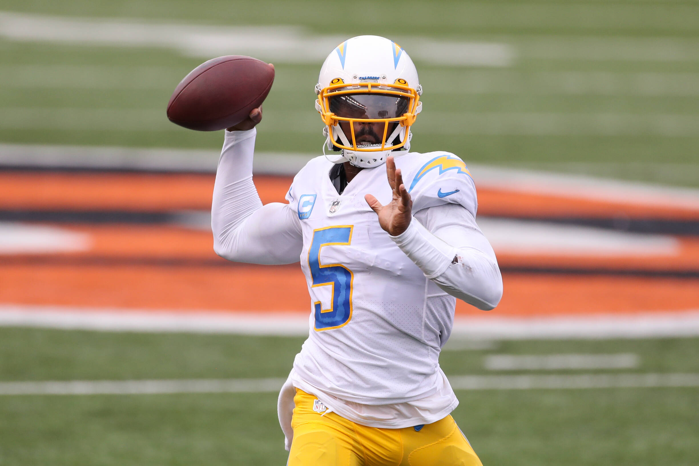 CINCINNATI, OH - SEPTEMBER 13: Los Angeles Chargers quarterback Tyrod Taylor (5) passes the ball during the game against