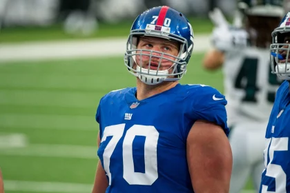 EAST RUTHERFORD, NJ - NOVEMBER 15: New York Giants offensive guard Kevin Zeitler (70) looks on during the game between t