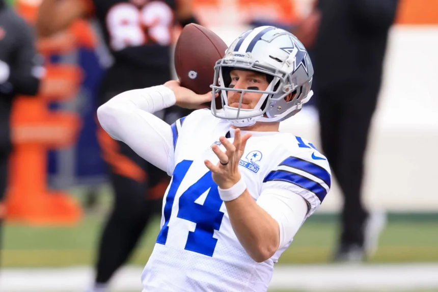 CINCINNATI, OH - DECEMBER 13: Dallas Cowboys quarterback Andy Dalton (14) warms up before the game against the Dallas Co