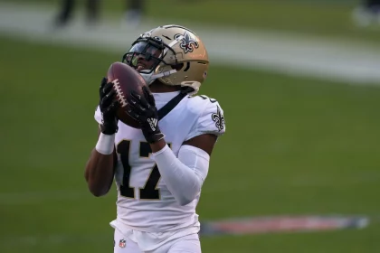 PHILADELPHIA, PA - DECEMBER 13: New Orleans Saints wide receiver Emmanuel Sanders (17) warms up during the game between
