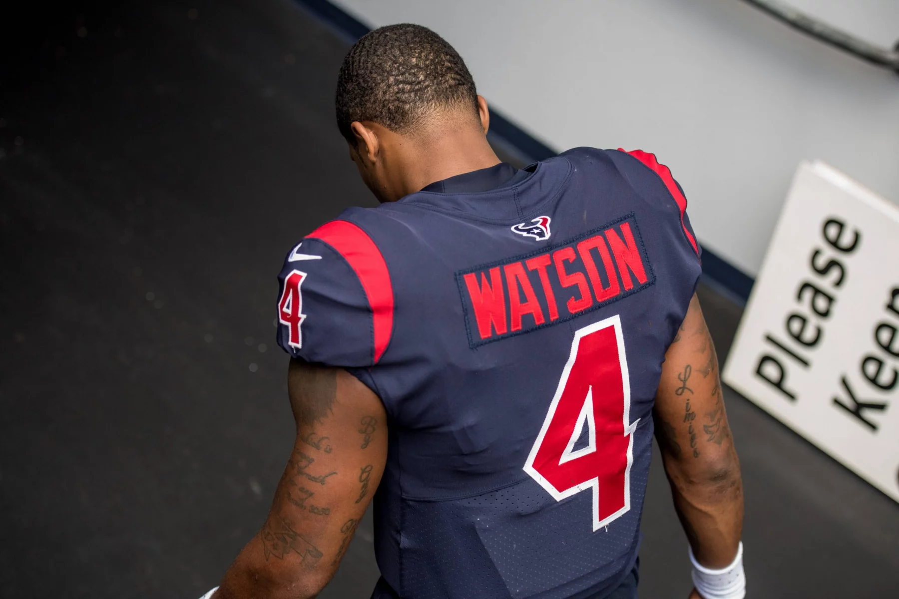 Watson Trade: Houston Texans quarterback Deshaun Watson (4) enters the tunnel after an NFL, American Football Herr