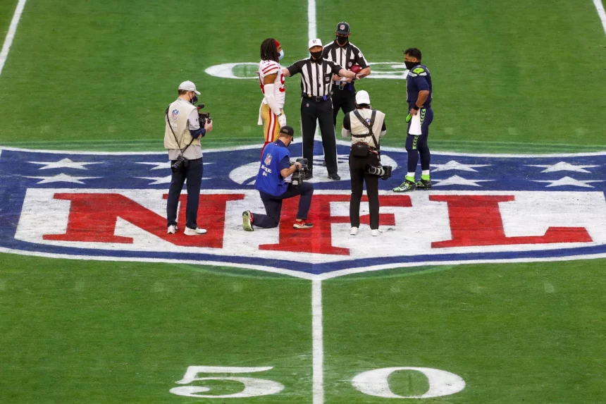 Overtime - JANUARY 03:San Francisco 49ers Linebacker Fred Warner (54) and Seattle Seahawks Quarterback Russell Wilso