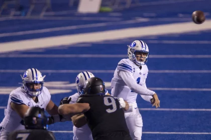 November 6, 2020, Boise, ID, USA: BYU quarterback Zach Wilson, right, has plenty of time to pass with his offensive line