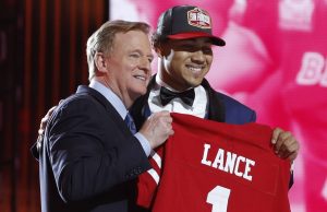 NFL, American Football Herren, USA Commissioner Roger Goodell poses for a photo with Trey Lance after he was selected b