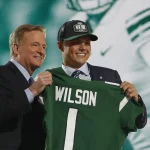 NFL, American Football Herren, USA Commissioner Roger Goodell poses for a photo with Zach Wilson after he was selected