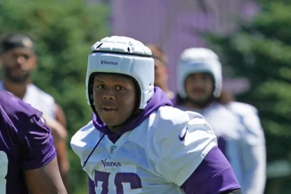 EAGAN, MN - JUNE 16: Minnesota Vikings guard Kyle Hinton (68) and Minnesota Vikings defensive tackle Jaylen Twyman (76)